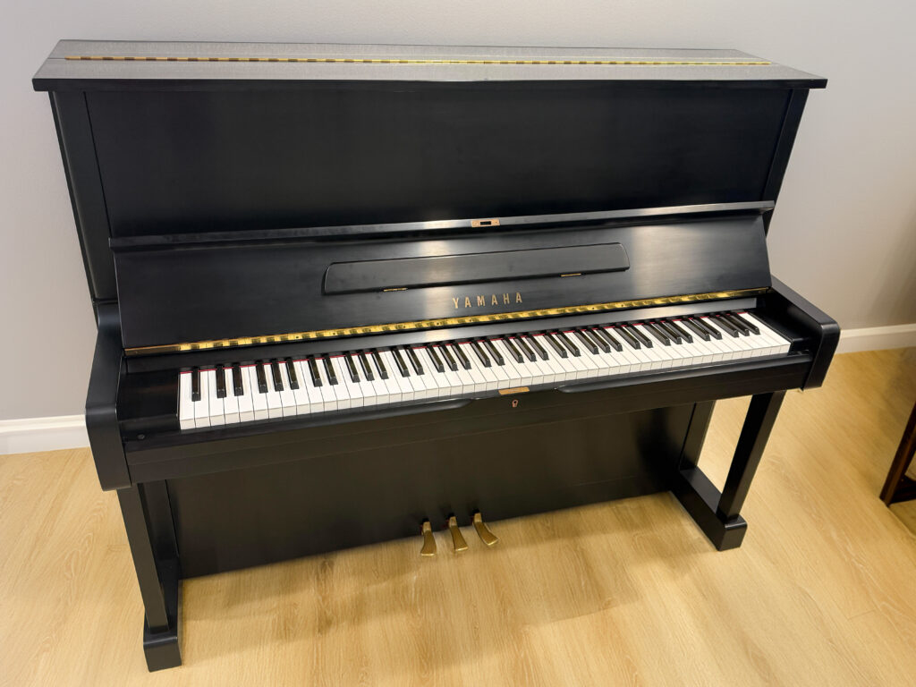 Yamaha U1F Upright Piano – Satin Black <span style="color:#8B0000;">(SOLD)</span>