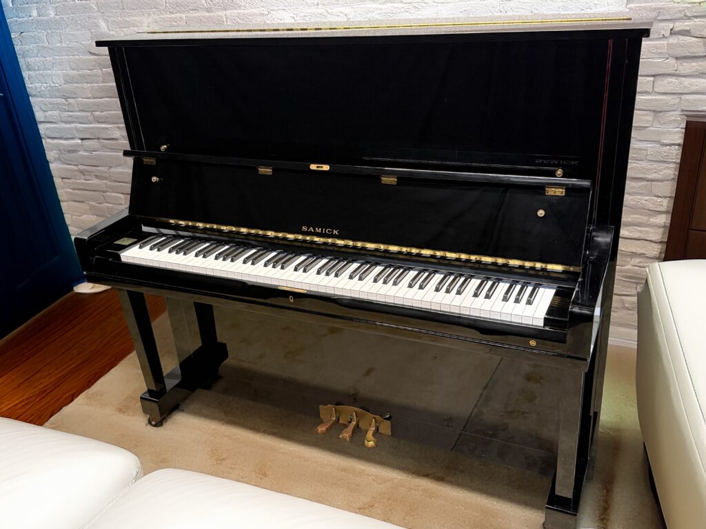 Samick SU-131A Upright Piano | High Gloss Finish <span style="color:#8B0000;">(SOLD)</span>