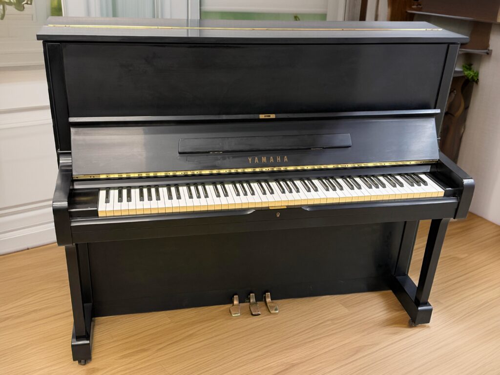 Yamaha U1 Upright Piano – Satin Black <span style="color:#8B0000;">(SOLD)</span>
