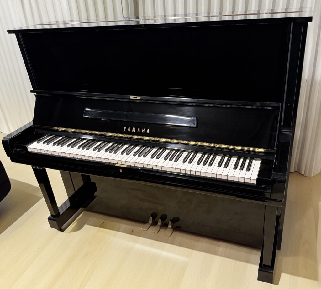 Yamaha U3 Professional Upright Piano (52”) – Polished Ebony <span style="color:#8B0000;">(SOLD)</span>
