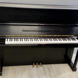 Yamaha U1E Upright Piano – Satin Ebony <span style="color:#8B0000;">(SOLD)</span>