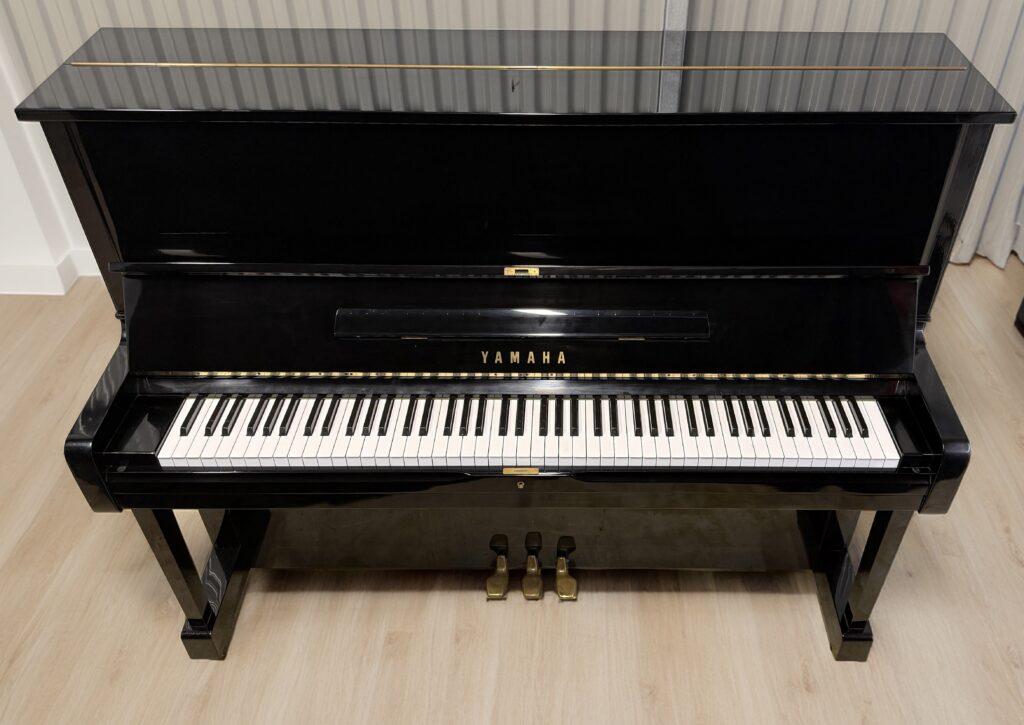 Yamaha U1 Upright Piano - High Gloss <span style="color:#8B0000;">(SOLD)</span>