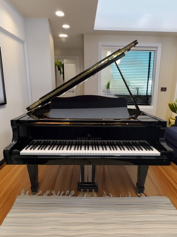 Young Chang G-185C Grand Piano (6'1") – High Gloss – MINT Condition
