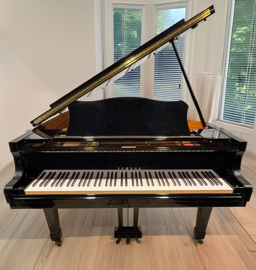 Yamaha G2 Baby Grand Piano (5’8”) – Polished Ebony <span style="color:#8B0000;">(SOLD)</span>