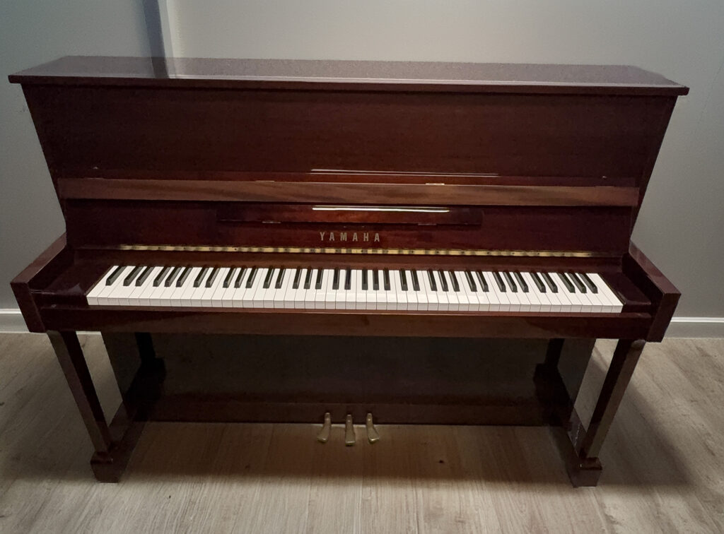 Yamaha T116 Upright Piano – High Gloss Cherry <span style="color:#8B0000;">(SOLD)</span>