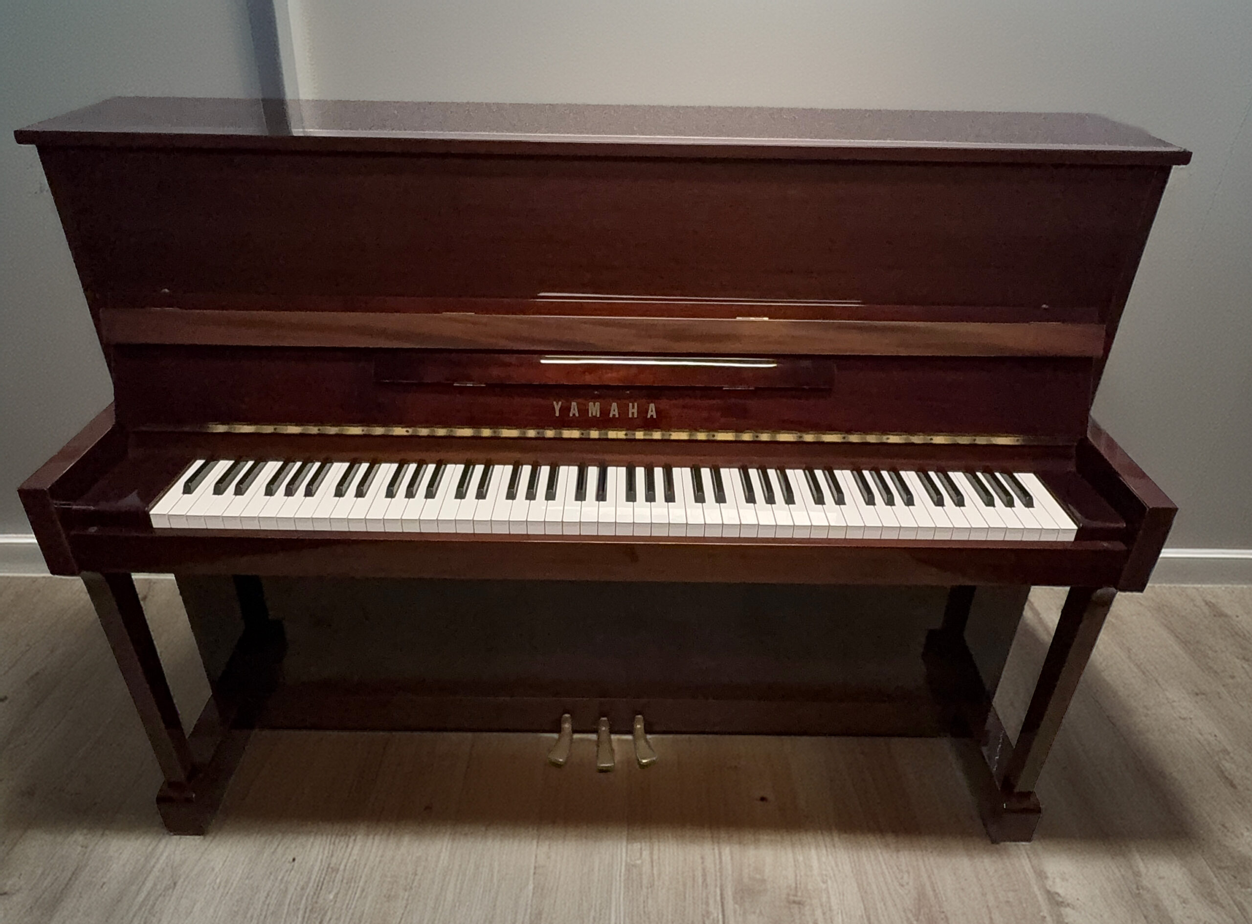 Yamaha T116 Upright Piano – High Gloss Cherry <span style="color:#8B0000;">(SOLD)</span>