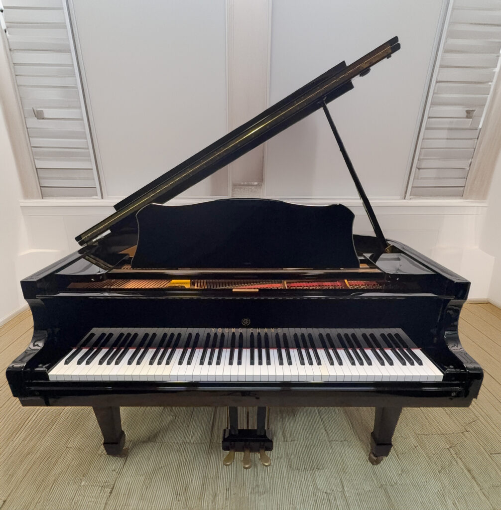 Young Chang G-175 Baby Grand Piano (5’9”) – High Gloss – EXCELLENT Condition
