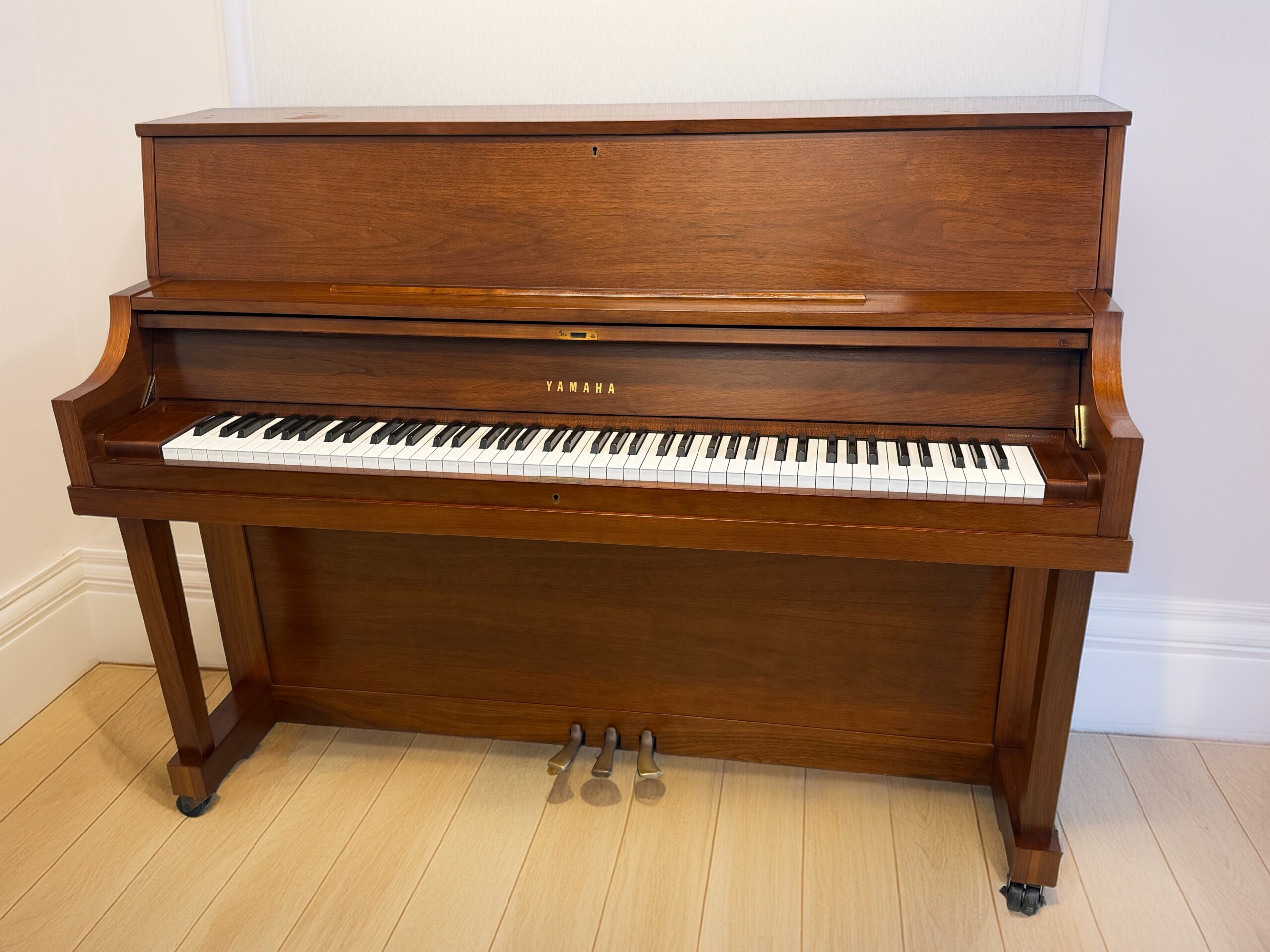 Yamaha P22 Upright Piano – Satin Walnut – MINT Condition