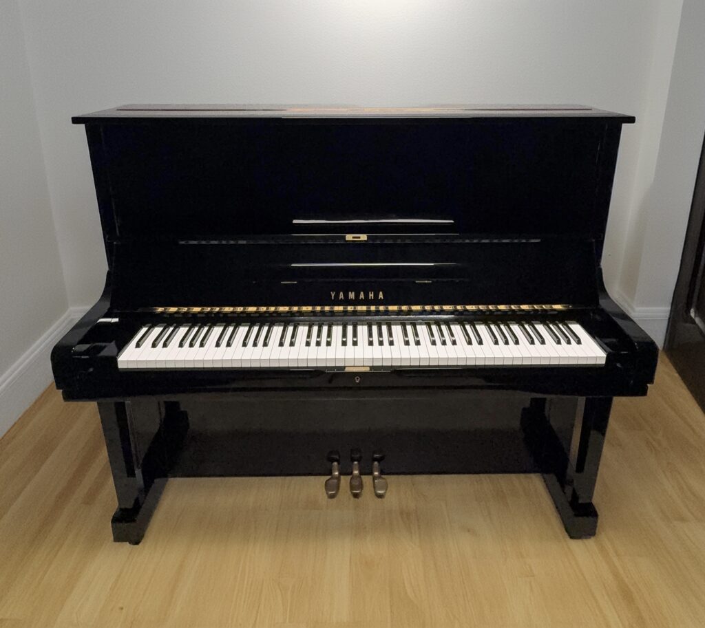 Yamaha U3 Professional Upright Piano (52”) – Polished Ebony <span style="color:#8B0000;">(SOLD)</span>