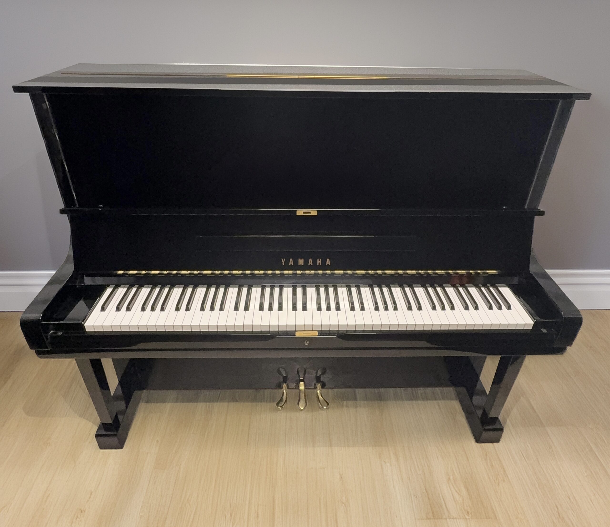 Yamaha U3 Professional Upright Piano (52”) – Polished Ebony <span style="color:#8B0000;">(SOLD)</span>