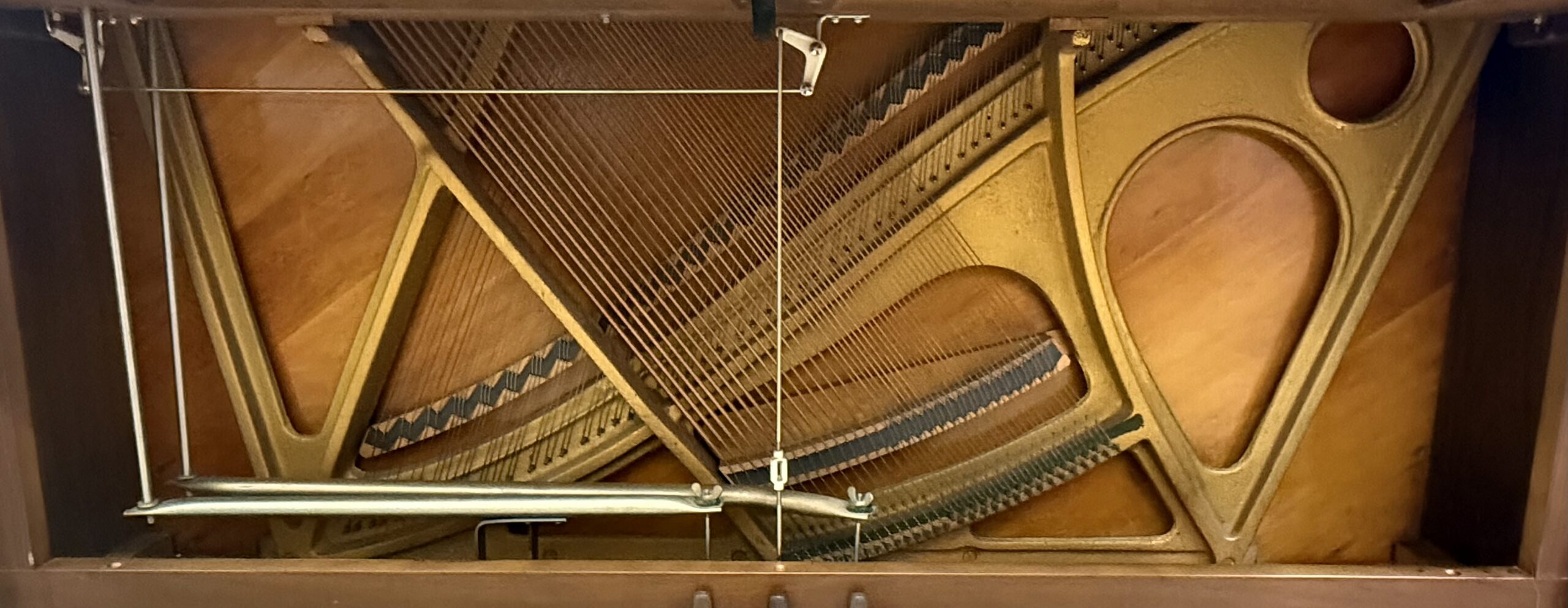 Yamaha M1 Upright Piano - Walnut Finish - MINT Condition - Image 4