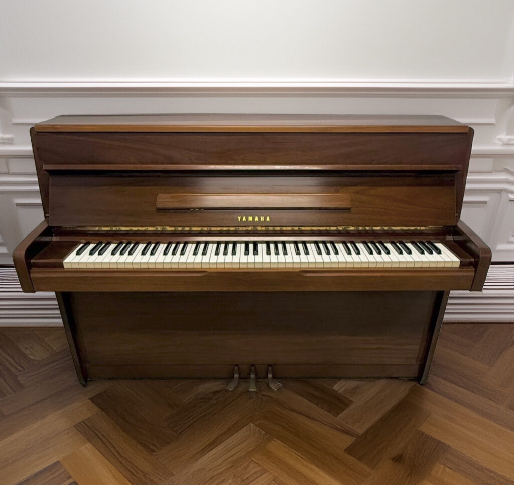Yamaha M1 Upright Piano - Walnut Finish - MINT Condition
