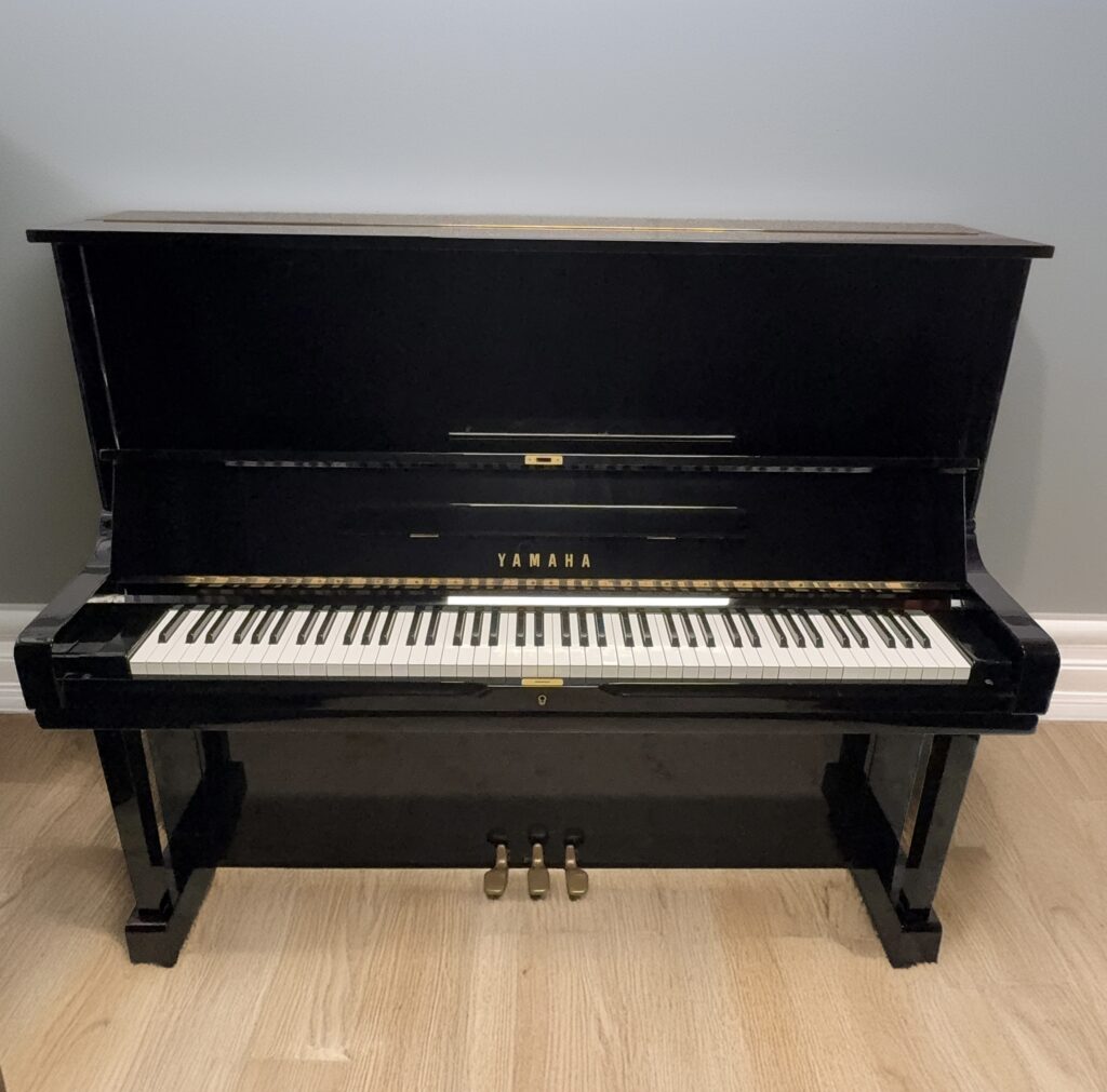 Yamaha U3 Professional Upright Piano (52”) – Polished Ebony – MINT Condition