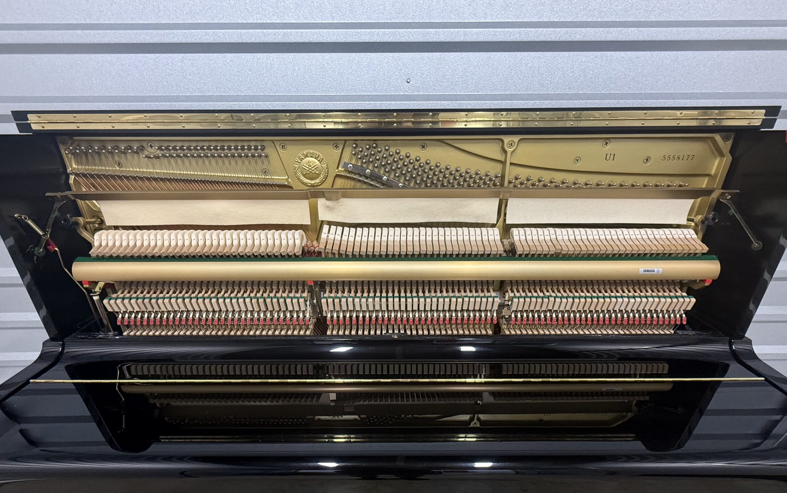 Yamaha U1 Professional Upright Piano – Polished Ebony – EXCELLENT Condition - Image 3