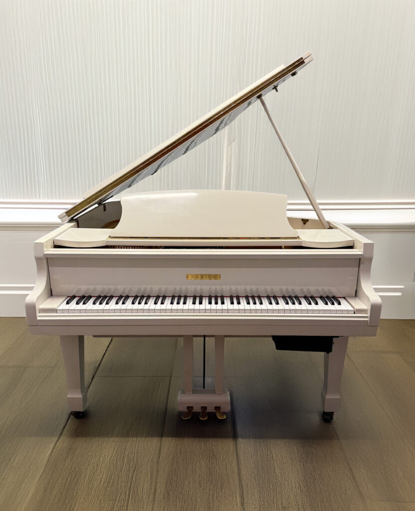 Samick Baby Grand Piano (5’8”) – White High Gloss